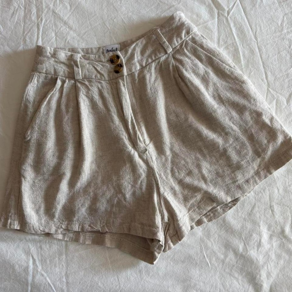 Perfect Stranger White High-Rise Linen Blend Tailored Shorts Medium